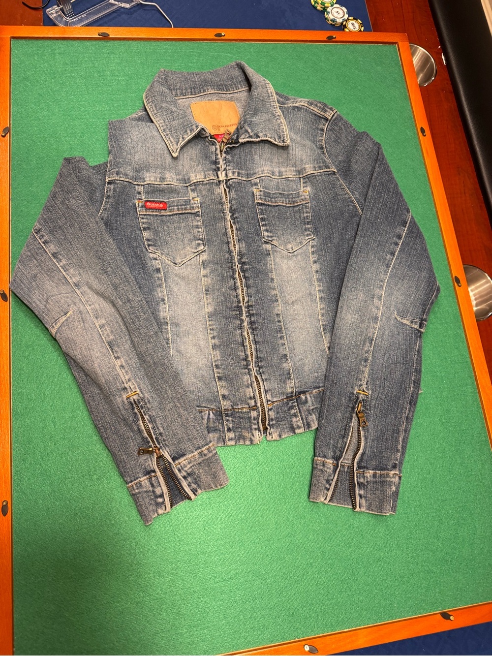 LUXURY NEW Guess Women's Blue Denim Jean Jacket with Zipper Cuffs